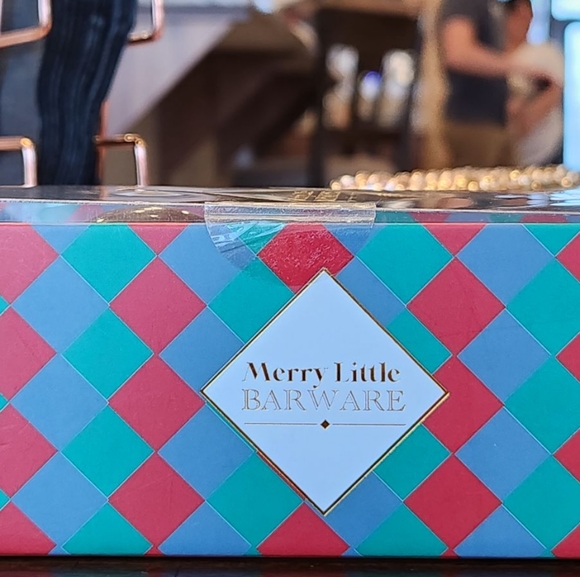 Merry Little Barware Christmas tree snow globe wine bottle stopper - Picture 5 of 7